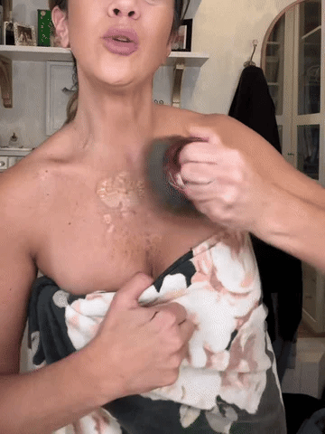 SkinCover™ – Kroppstäckkräm för ytliga spruckna blodkärl, åldersfläckar, ärr, bristningar, blåmärken och andra hudåkommor